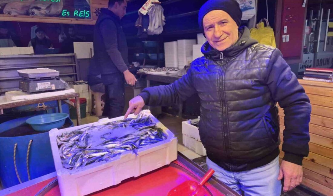 Eskişehir’de balık tezgahlarında kilosu 200 TL’ye satılan sardalya bu sezon