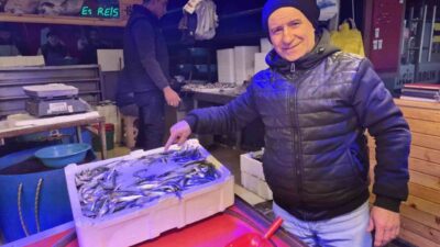 Eskişehir’de balık tezgahlarında kilosu 200 TL’ye satılan sardalya bu sezon