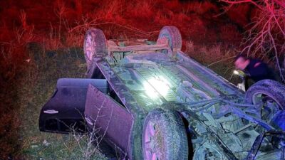 Burdur’un Bucak ilçesinde sürücüsünün direksiyon hakimiyetini kaybetmesi sonucu otomobilin takla