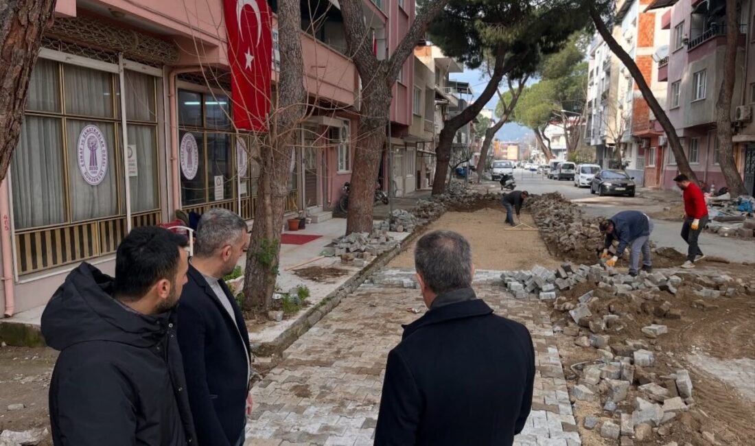 Buharkent Belediyesi’nin altyapı çalışmaları nedeniyle bozulan yol ve sokaklarda başlattığı