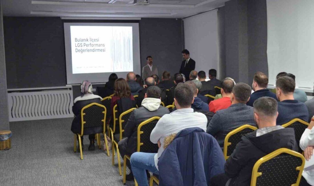 MUŞ (İHA) – Muş’un Bulanık Kaymakamı Ömer Övünç Koşansu, eğitimde