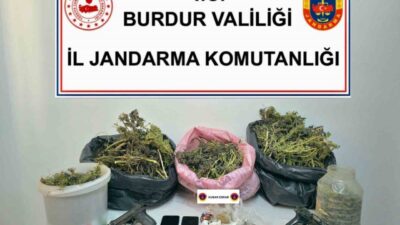 Burdur’da jandarma ekiplerince uyuşturucu ticaretine yönelik düzenlenen operasyonda 2 kilo