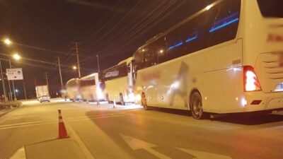 Burdur’da polis ekipleri tarafında şehirlerarası yolcu taşıyan araçlara yönelik yapılan