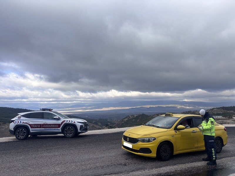 Burdur’da son bir haftada gerçekleştirilen denetimlerde 12 bin 272 araç