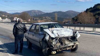 Burdur’da tır ile otomobilin çarpışması sonucu meydana gelen trafik kazasında