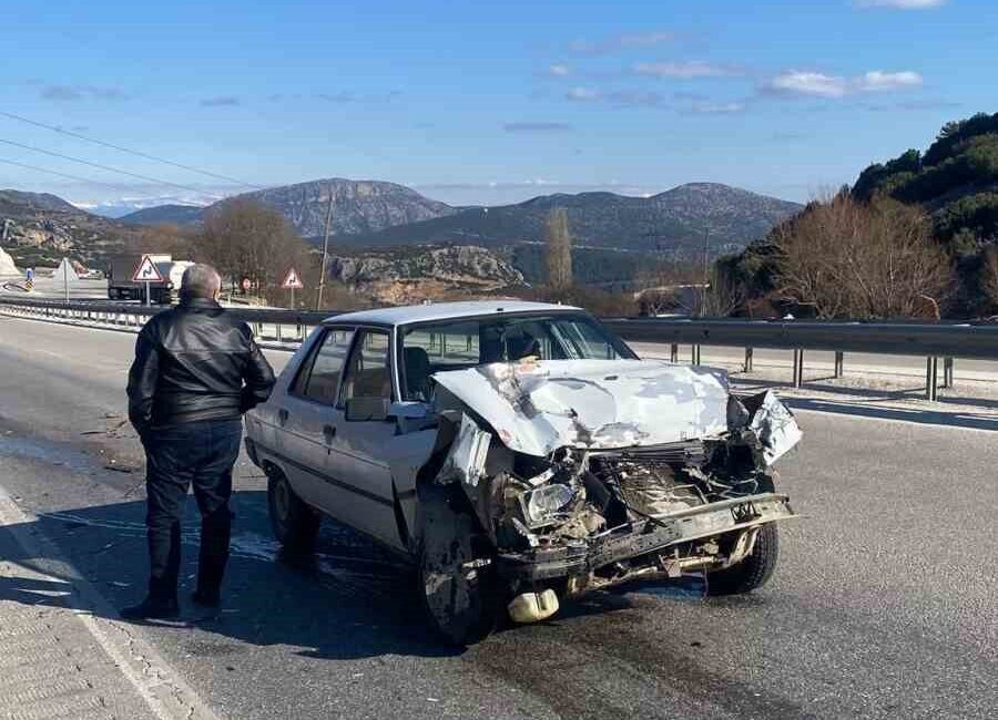 Burdur’da tır ile otomobilin çarpışması sonucu meydana gelen trafik kazasında