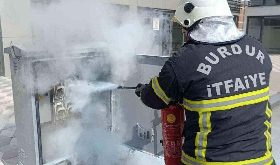 Burdur’da trafoda çıkan yangın itfaiye ekipleri tarafından büyümeden söndürüldü. Yangın,