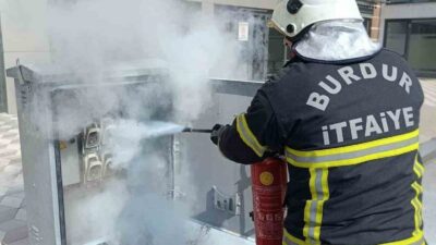Burdur’da trafoda çıkan yangın itfaiye ekipleri tarafından büyümeden söndürüldü. Yangın,