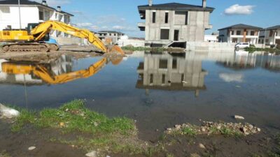 Burhaniye ilçesinde, yaklaşık iki hafta önce çöken kanalizasyon sistemi Ören
