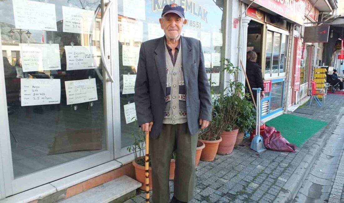 Burhaniye ilçesinde yaşayan 97 yaşındaki Hasan Deniz Gündoğan, Atatürk’ün Burhaniye’yi