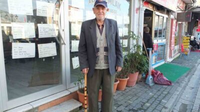 Burhaniye ilçesinde yaşayan 97 yaşındaki Hasan Deniz Gündoğan, Atatürk’ün Burhaniye’yi