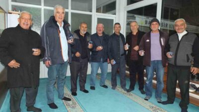 Burhaniye ilçesinde, Ramazan ayında özellikle teravih namazlarında camiler dolup taşarken,