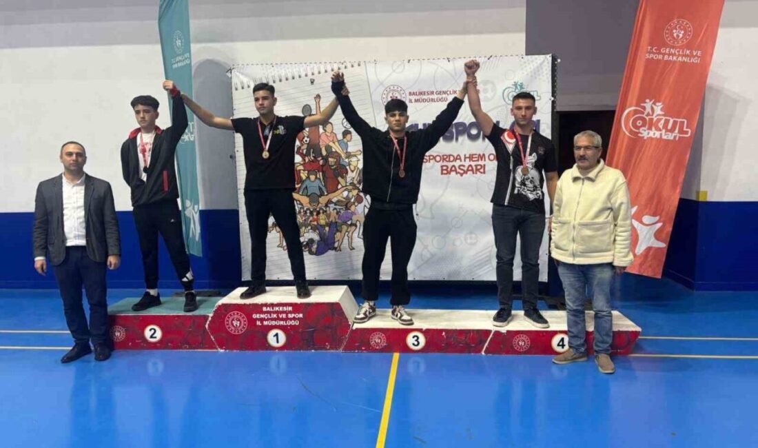 Burhaniye ilçesinde, Balıkesir’de düzenlenen Okul Sporları İl Şampiyonası müsabakalarında yarışan