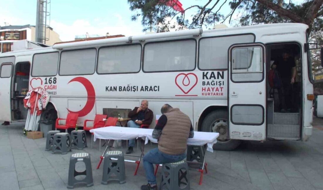 Burhaniye ilçesinde, Balıkesir Kızılay Kan Merkezi’nin düzenlediği kampanya ilgi gördü.