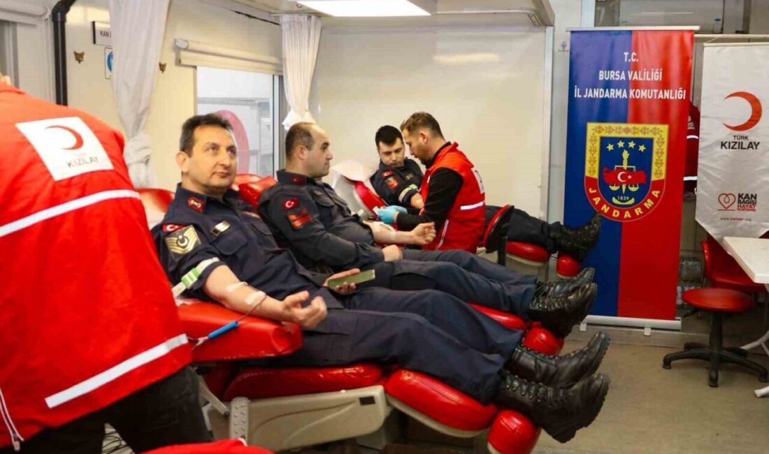 Bursa İl Jandarma Komutanlığı personeli, Türk Kızılay’ın yürüttüğü kan bağışı