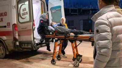 Bursa’nın İnegöl ilçesinde 14 yaşındaki ehliyetsiz sürücünün park halindeki 3