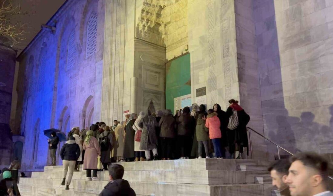 Bursa’da Ramazan-ı Şerif’in habercisi Berat Kandili, Ulu Cami’de yoğun katılımla