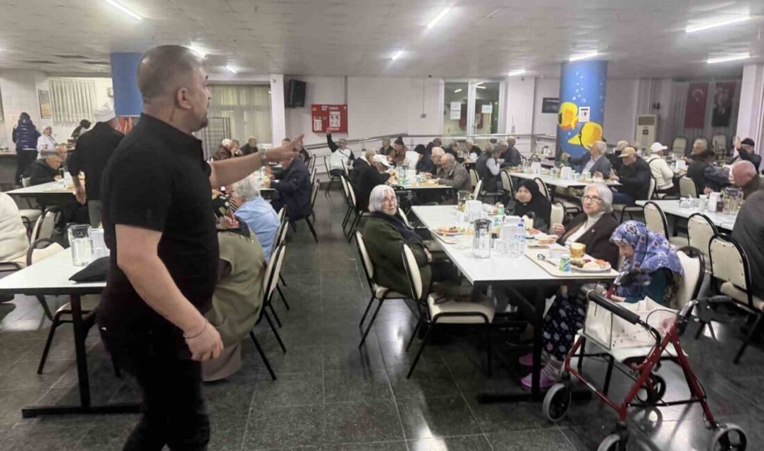 Bursa’da Ramazan ayının manevi atmosferi, huzurevi sakinleri için kurulan iftar