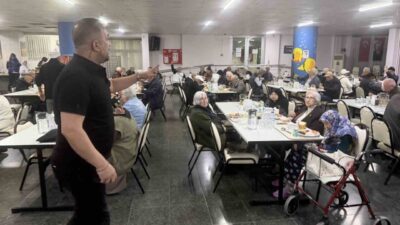 Bursa’da Ramazan ayının manevi atmosferi, huzurevi sakinleri için kurulan iftar