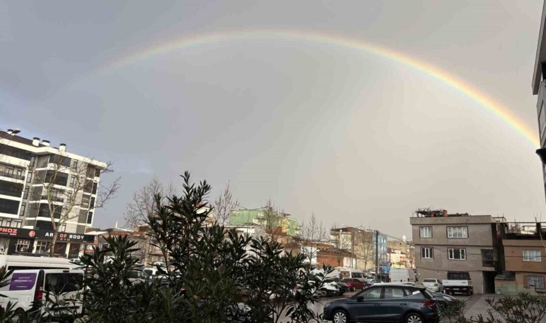 Bursa’da yağmurun ardından güneşin bulutların arasından kendini göstermesiyle ortaya çıkan