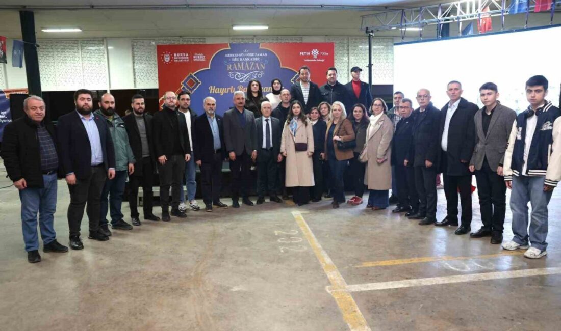 Bursa Büyükşehir Belediye Başkanı Mustafa Bozbey, Mimarsinan Mahallesi’nde düzenlenen iftar