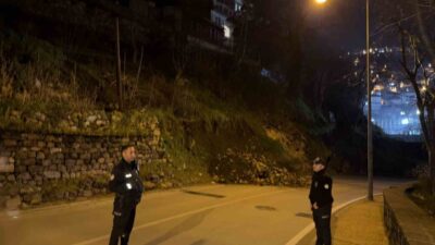 Bursa’nın Osmangazi ilçesinde sağanak yağışın etkisiyle, Tarihi Bursa Kalesi Kaplıca