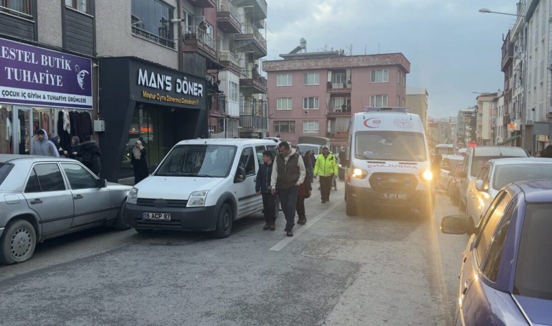 Bursa’nın Kestel ilçesinde yolun karşısına geçerken otomobilin çarptığı yaya yaralandı.