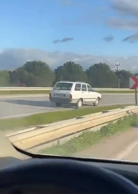 Bursa’da bir sürücü bölünmüş yolda ters şeride girerek kilometrelerce ilerledi.