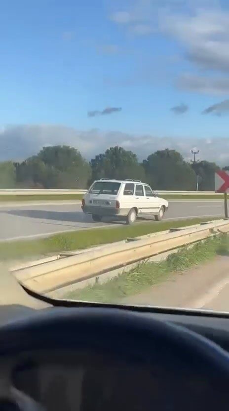 Bursa’da bir sürücü bölünmüş yolda ters şeride girerek kilometrelerce ilerledi.