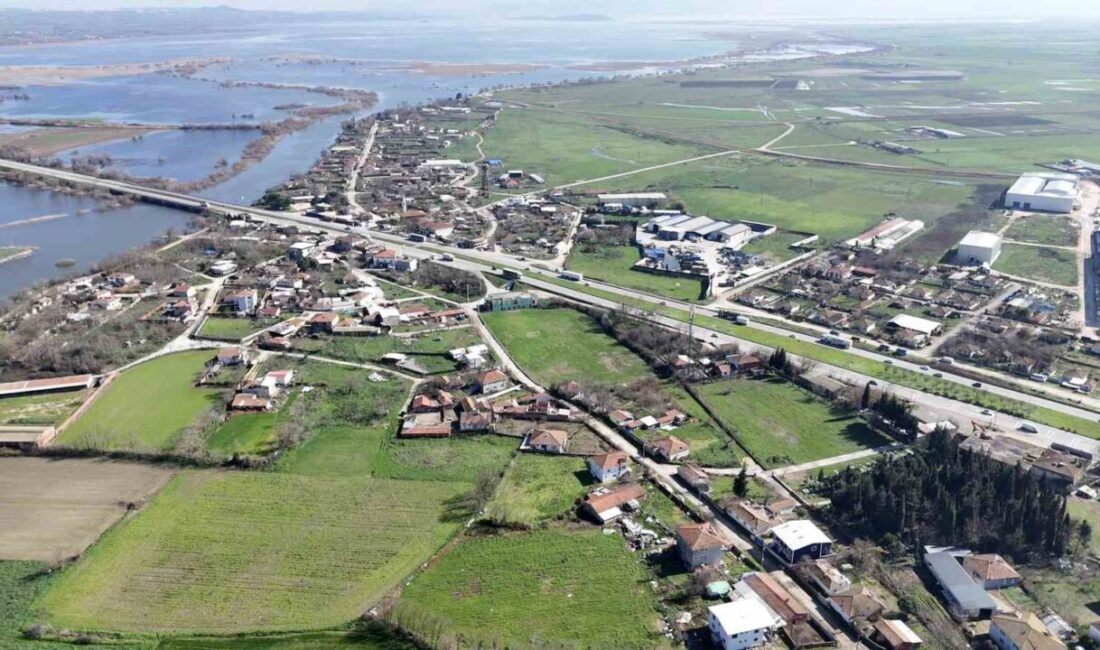 Bursa’nın Karacabey ilçesine bağlı Uluabat Mahallesi ve çevresinde, karların erimesi