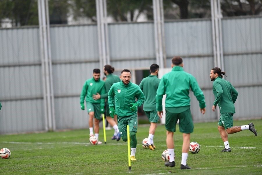 TFF 2. Lig’in 24. haftasında Bursaspor, sahasında Kırklarelispor ile oynayacağı