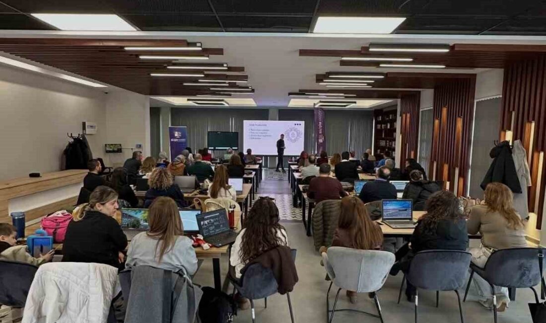 Kayseri Büyükşehir Belediyesi bünyesinde hizmet veren Kayseri Bilim Merkezi’nde öğretmenlere
