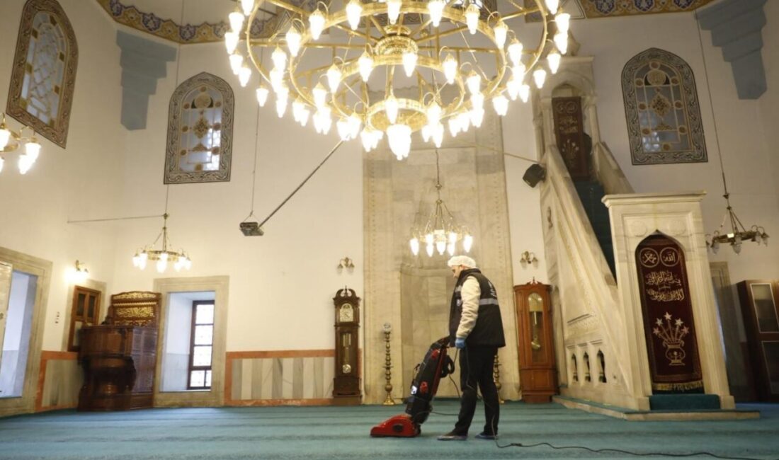 Yıl boyunca düzenli olarak il genelinde bulunan camilerde hijyen ve