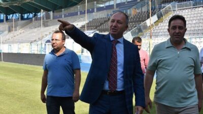 Erzurum Gençlik ve Spor İl Müdürü Levent Çakmur, hibrit çime