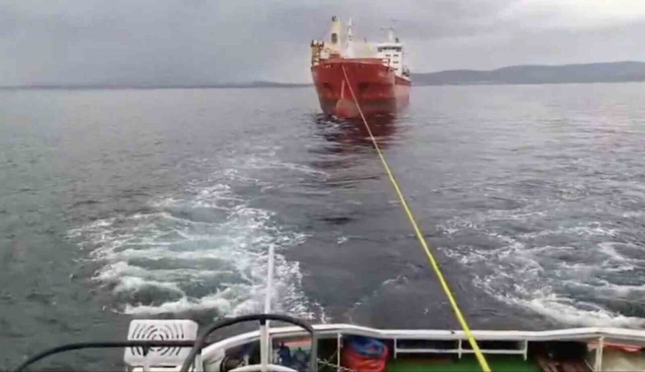 Çanakkale Boğazı’ndan geçen 137 metre boyundaki ’Yangze Venus’ isimli kuru