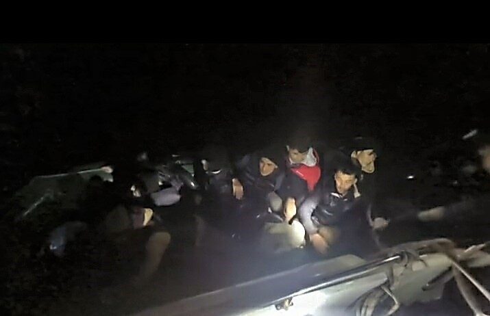 Çanakkale’nin Ayvacık ilçesi açıklarında Sahil Güvenlik Komutanlığı ekiplerince lastik bot