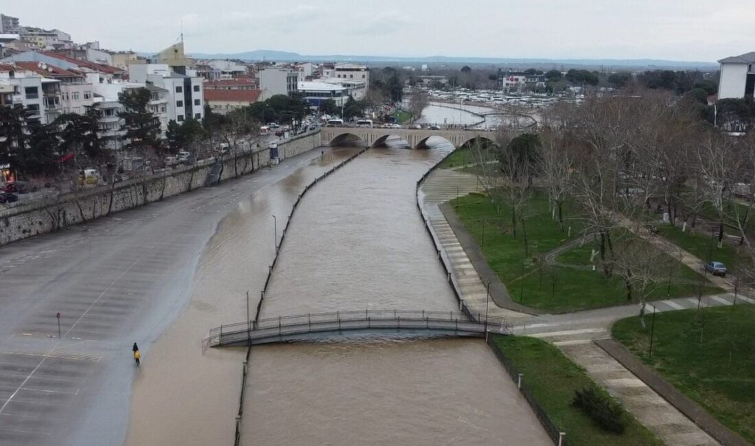 Çanakkale’de Vali Doç. Dr. Ömer Toraman başkanlığında aşırı yağışların meydana