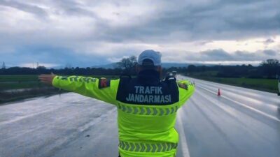 Çanakkale’de jandarma ekipleri yolcu taşıyan araç sürücüleri ve yolculara yönelik