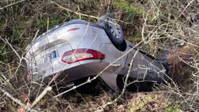 Çanakkale’nin Çan ilçesinde kontrolden çıkan otomobil dereye uçtu, 2 kişi