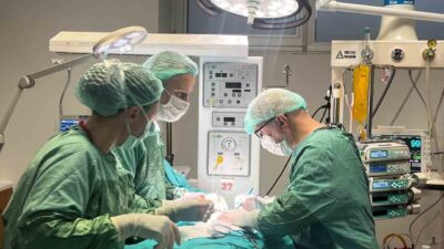 Çanakkale Mehmet Akif Ersoy Devlet Hastanesinde bakımı süren prematüre bebeğin