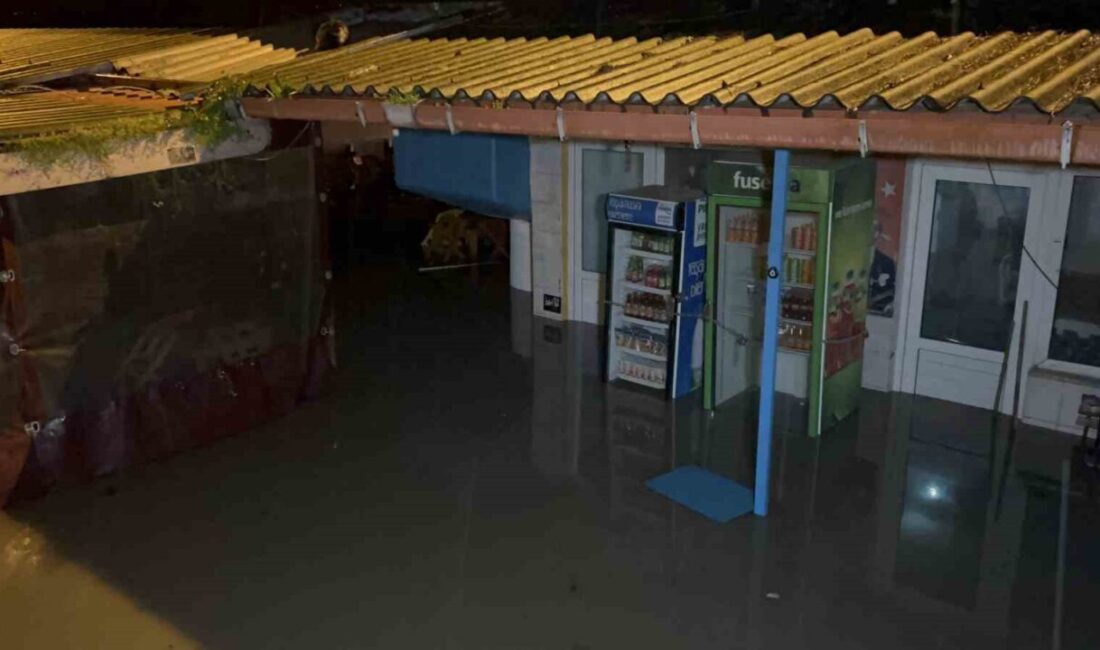 Çanakkale’de sağanak yağışlar nedeniyle kenti ikiye bölen Sarıçay’da su debisinin