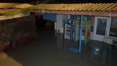 Çanakkale’de sağanak yağışlar nedeniyle kenti ikiye bölen Sarıçay’da su debisinin