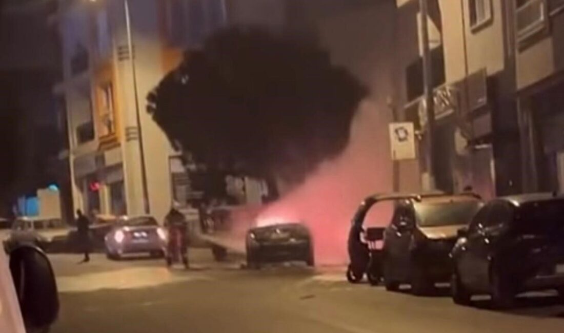 Çanakkale’de gece yarısı alev topuna dönen araç bomba gibi patladı.