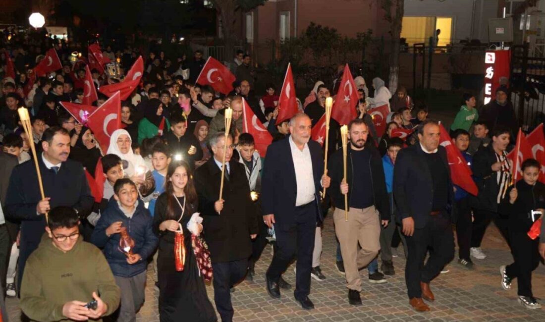 Samsun’un Canik ilçesinde düzenlenen geleneksel fener alayı programında çok sayıda