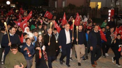 Samsun’un Canik ilçesinde düzenlenen geleneksel fener alayı programında çok sayıda