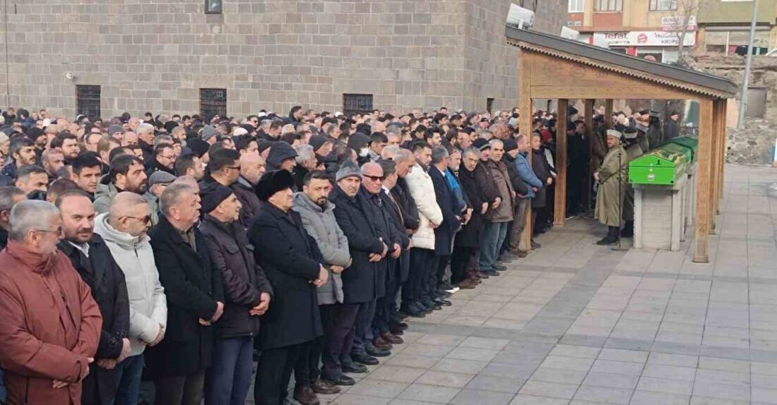 Erzurum esnafının sevilen iki ismi Enver Canlar ve Suat Midilliç,