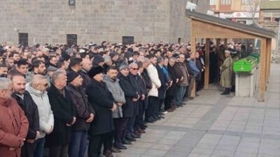 Erzurum esnafının sevilen iki ismi Enver Canlar ve Suat Midilliç,