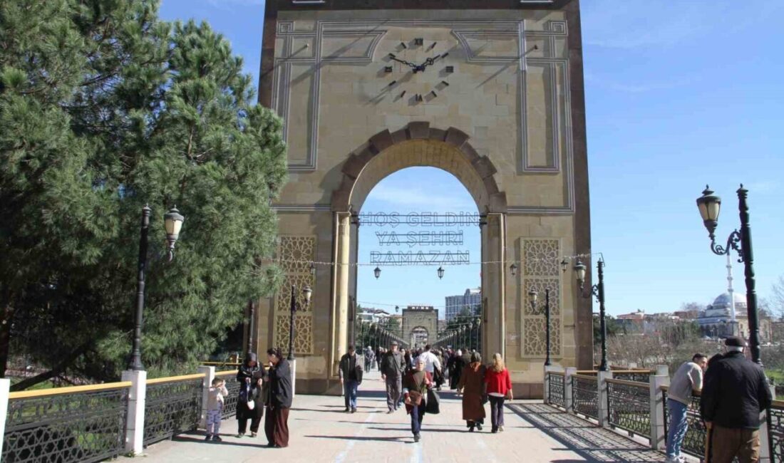 Samsun’un Çarşamba ilçesinde güneşli havayı fırsat bilen vatandaşlar sokaklara çıktı.