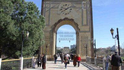 Samsun’un Çarşamba ilçesinde güneşli havayı fırsat bilen vatandaşlar sokaklara çıktı.