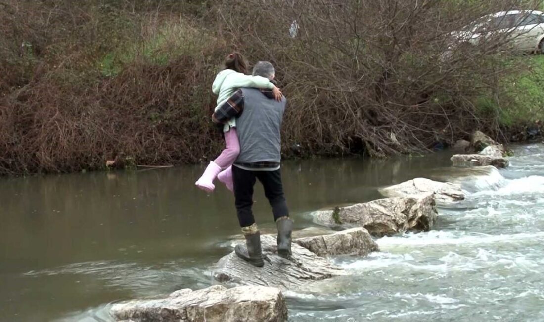 Çatalca’da kış aylarında taşan ve üzerinde o bölgede köprü bulunmayan